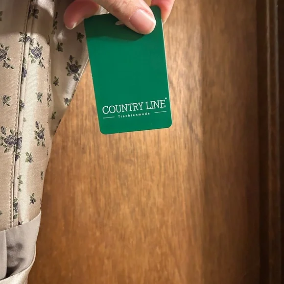 New with tags dirndl for Oktoberfest - Picture 3 of 4